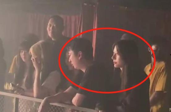 伦敦吃瓜网红是哪里人呀,他/她究竟来自何方? 第3张 伦敦吃瓜网红是哪里人呀,他/她究竟来自何方? 第3张